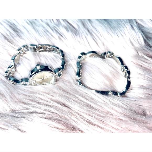 Tarnish Free Women’s Watch with Matching Bracelet for Small/Petite wrists - Picture 3 of 13